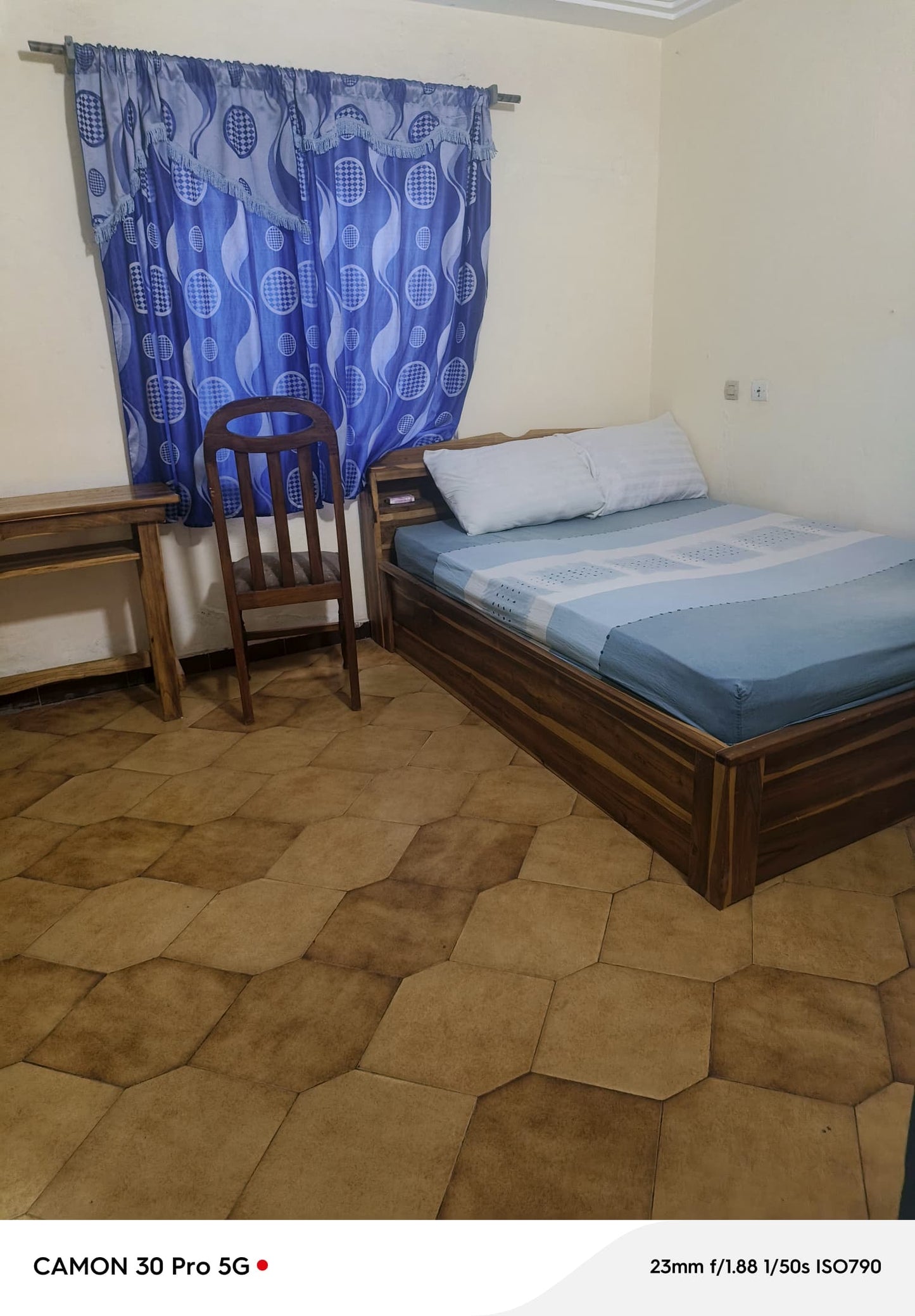 MMEUBLE 19 CHAMBRES À VENDRE À TOKOIN PROTESTANT – 100M DU GOUDRON | TITRE FONCIER