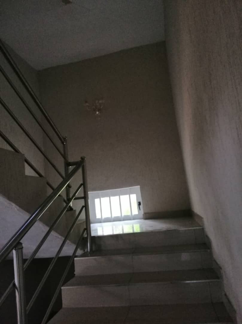 VILLA 8 PIÈCES À VENDRE À AVÉPOZO – CÔTÉ PLAGE – 1 LOT 3/4