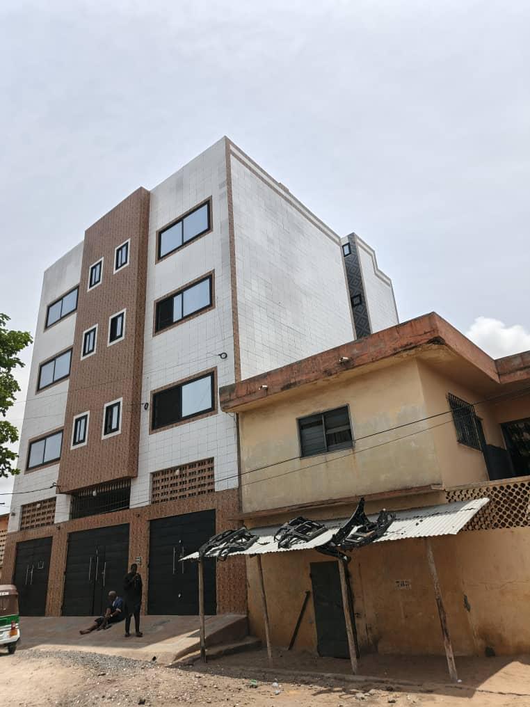 IMMEUBLE (R+3) À VENDRE À DEKON LOM-NAVA – 3 APPARTEMENTS