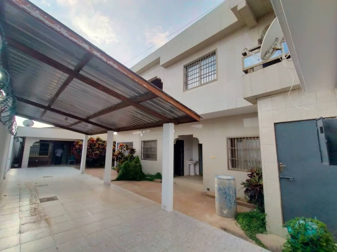 LOMÉ – BAGUIDA – VILLA DE 6 PIÈCES À VENDRE