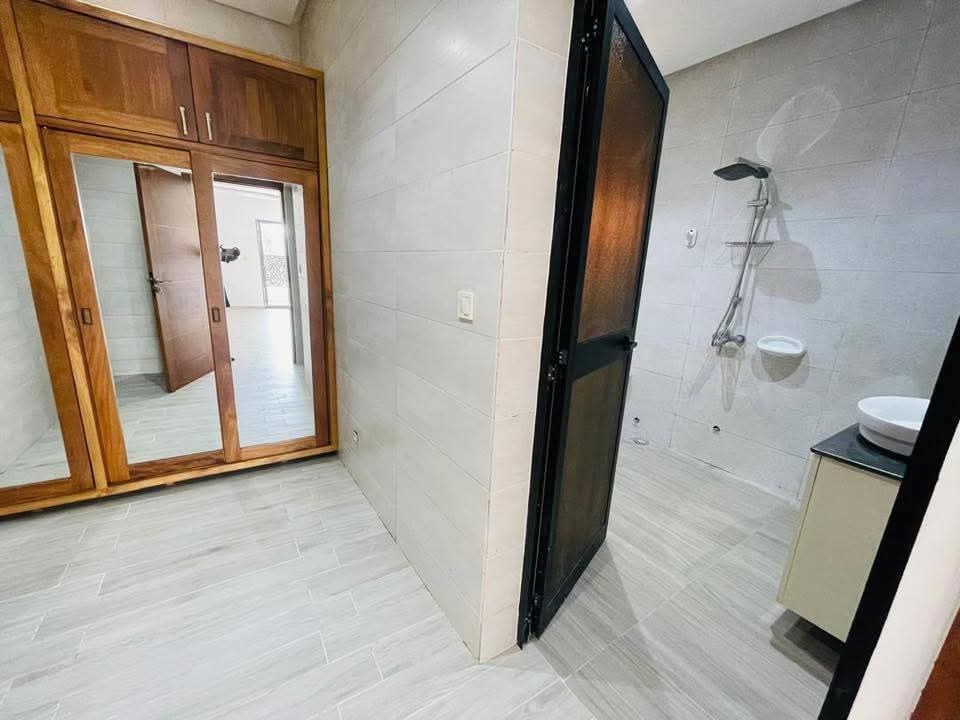 VILLA 10 PIÈCES À VENDRE À LOMÉ - AVÉPOZO