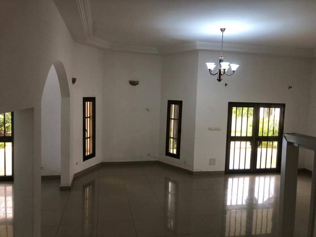 UNE VILLA 12 PIÈCES À VENDRE À  LOMÉ - BE-KLIKAME