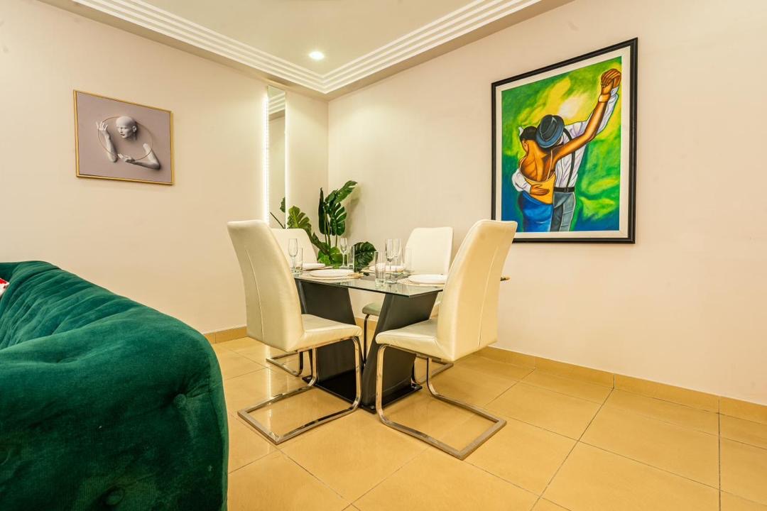 À LOUER – Appartement meublé 2 pièces à Baguida, au bord de la Nationale N°2 | Wi-Fi, Canal+, sécurité | 400.000 FCFA/mois