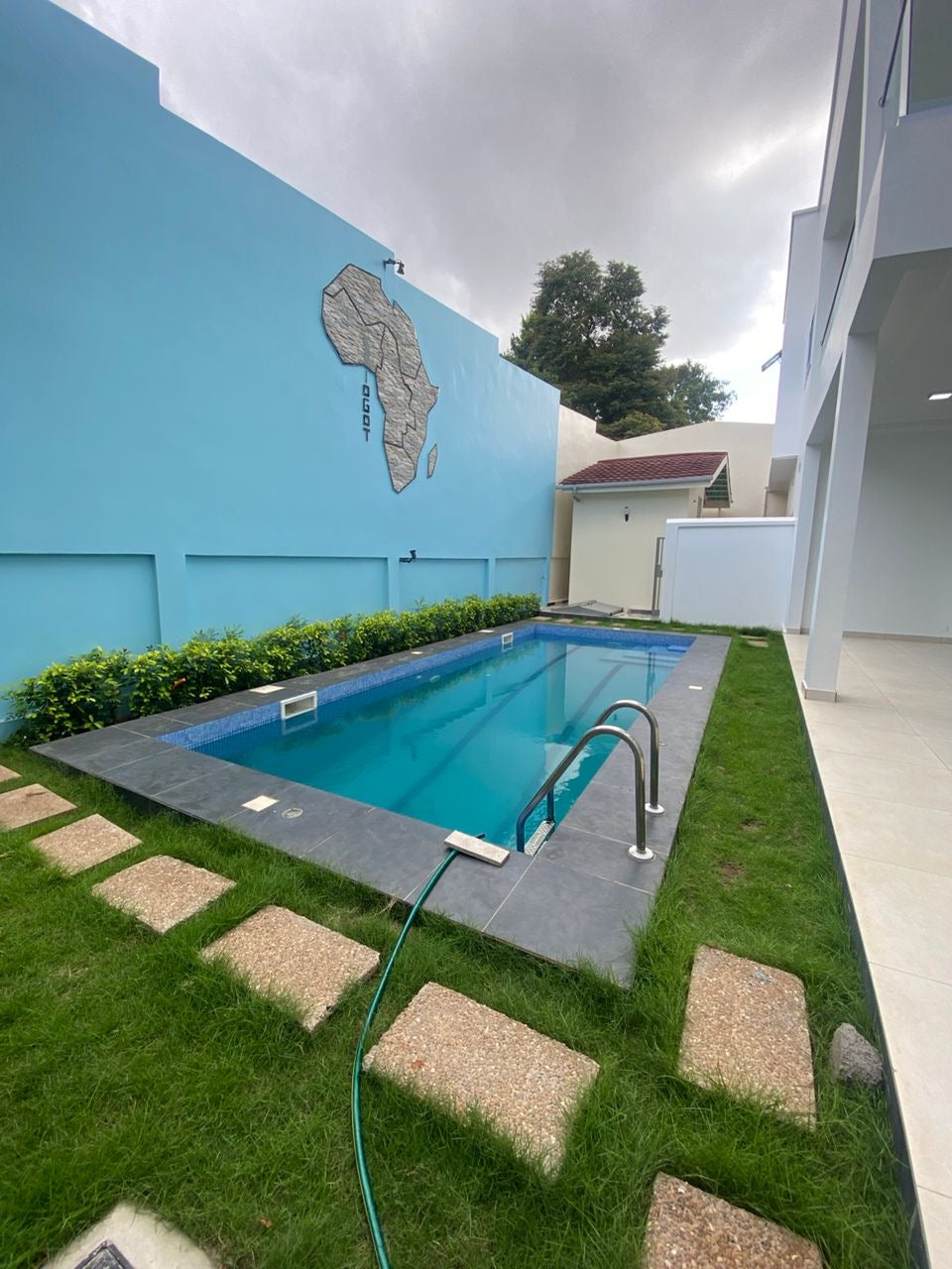 LOUER UNE VILLA AVEC PISCINE, NOUVELLE CONSTRUCTION AGBALEPEDO - 7 PIÈCES