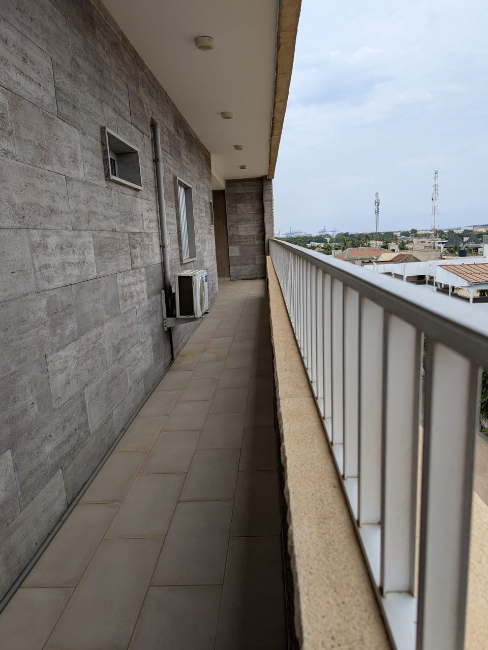À VENDRE – IMMEUBLE R+2 À LOMÉ - NYÉKONAKPOÈ, À 50 M DU GOUDRON