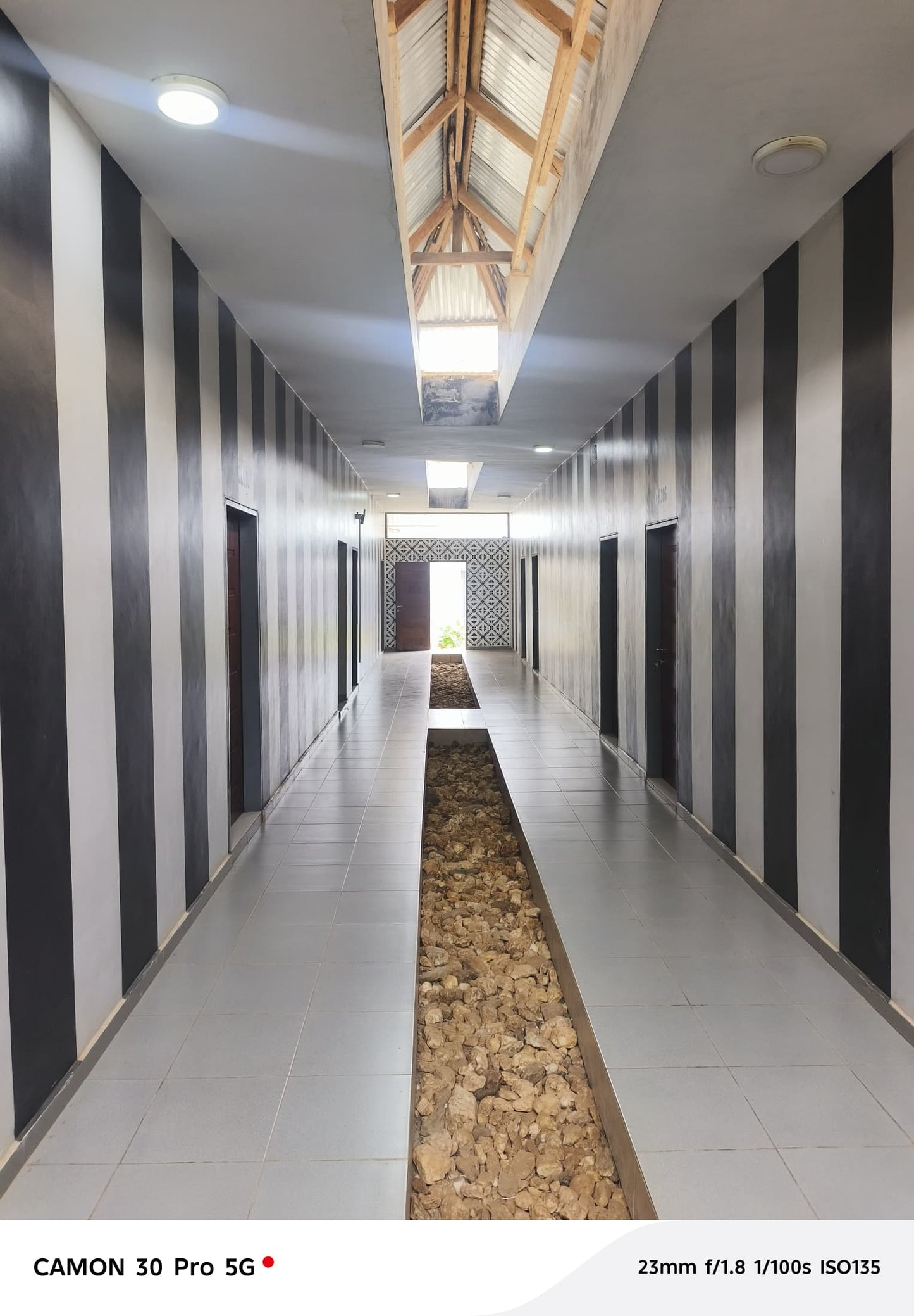 UN HÔTEL À VENDRE À APESSITO – 23 CHAMBRES + BAR + MAGASINS