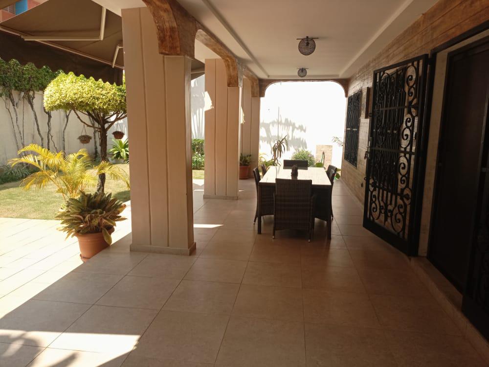 VILLA R+1 DE 11 PIÈCES À VENDRE À AGBALÉPÉDO GTA – 644M²