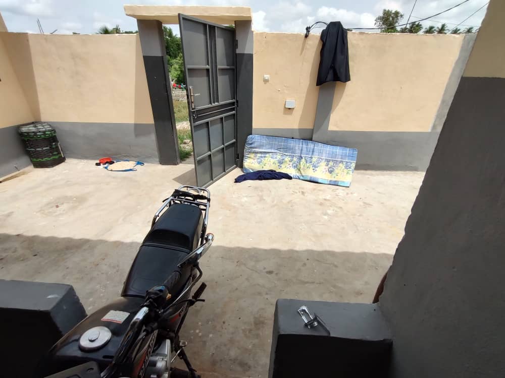 Maison 4 pièces en vente en angle de rue à Zanguera – 12 millions FCFA