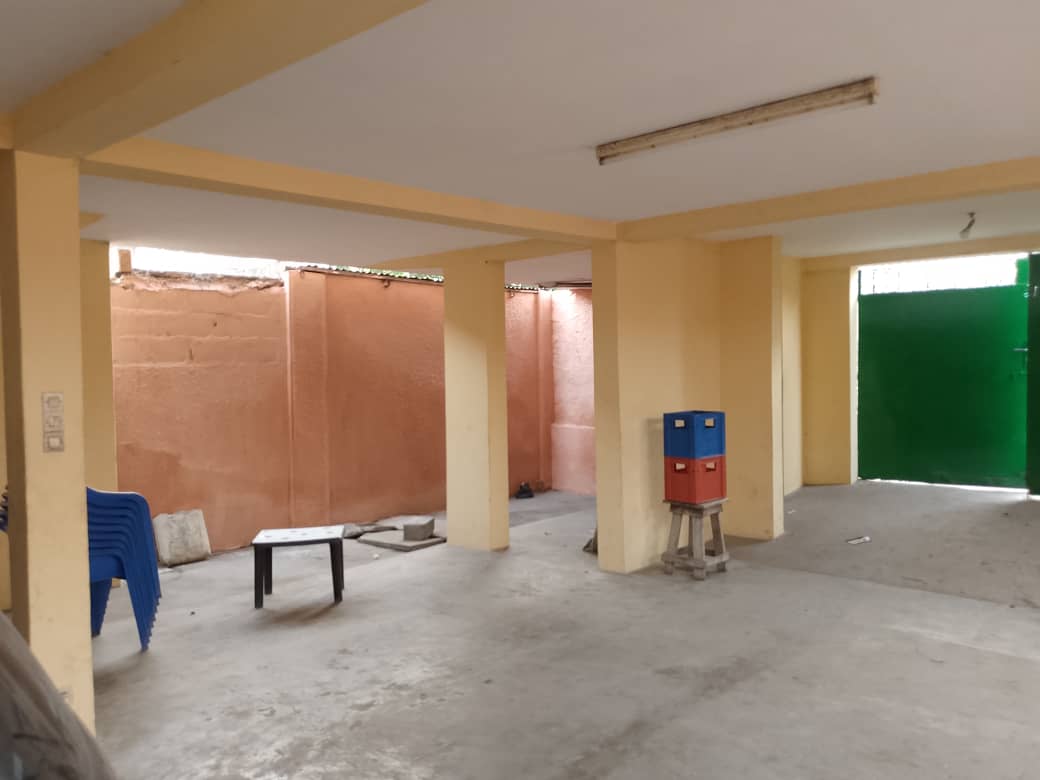 Terrain bâti en vente à Assigamé Aguiyakome – 220 millions FCFA
