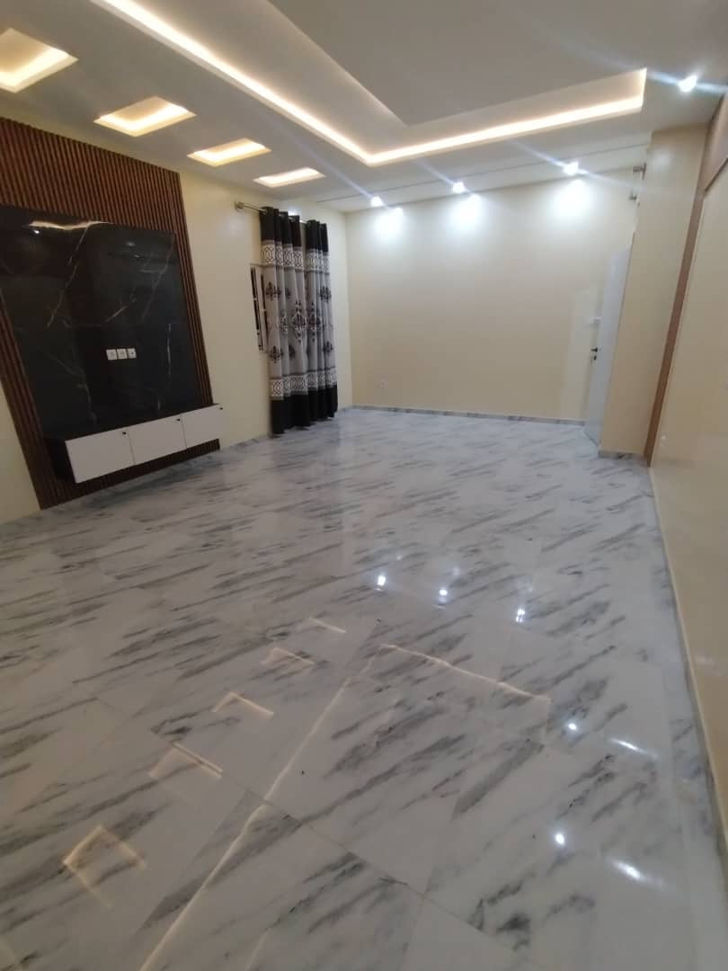 À LOUER – VILLA DUPLEX DE 6 PIÈCES | AGOÈ 2 LIONS | 700.000 F/MOIS