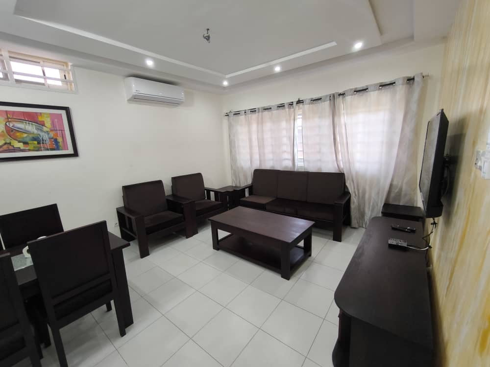 VILLA BASSE À VENDRE – CITÉ MOKPOKPO, ADIDOGOMÉ – 4 PIÈCES