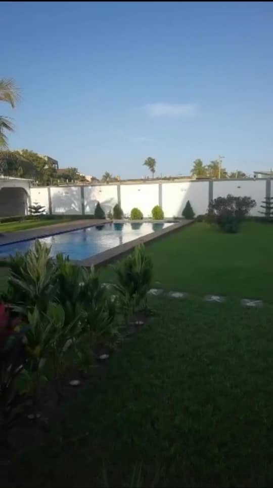 VILLA 15 PIÈCES À VENDRE À LOMÉ - BAGUIDA MONUMENT, CÔTÉ PLAGE