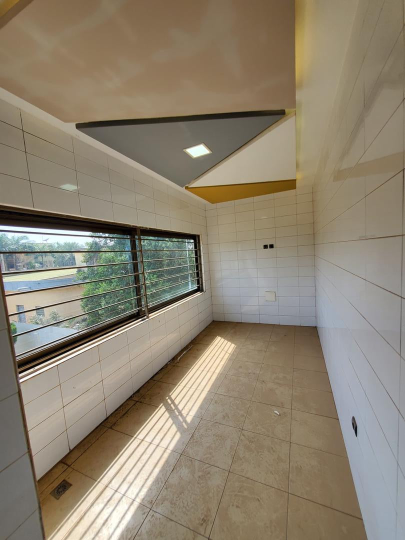 À LOUER – Villa Spacieuse à Hedzranawoé | 4 Chambres, Jardin, Garage, Dépendance | 700.000 FCFA/Mois