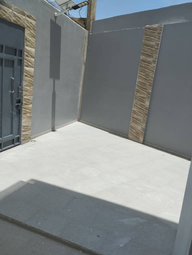 À VENDRE : VILLA DUPLEX DE 5 PIÈCES SUR 300 m² À AGBATA (CÔTÉ NON PLAGE)