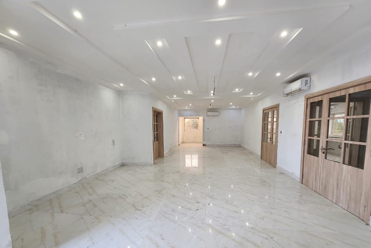 À VENDRE – Villa ou immeuble R+4 de 34 pièces à Kodjoviakopé | 700 m² | Titre foncier | 1,5 milliard FCFA