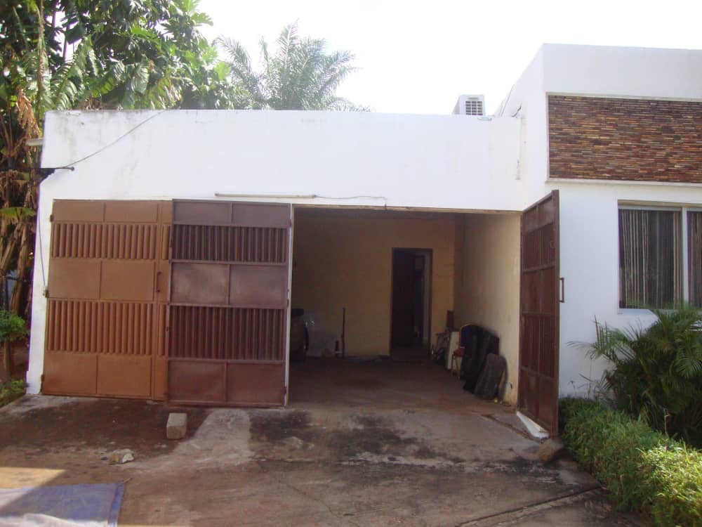 UNE VILLA À VENDRE À NOVISSI AU BORD DU GOUDRON - 5 PIÈCES