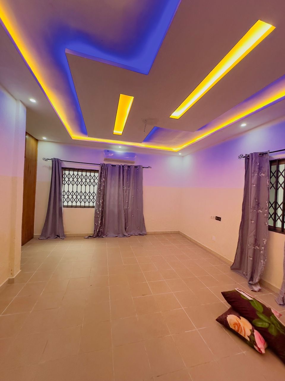 VILLA DE 9 PIÈCES À VENDRE À LOMÉ, CITÉ AÉROPORT – PLUS DE 1/2 LOT