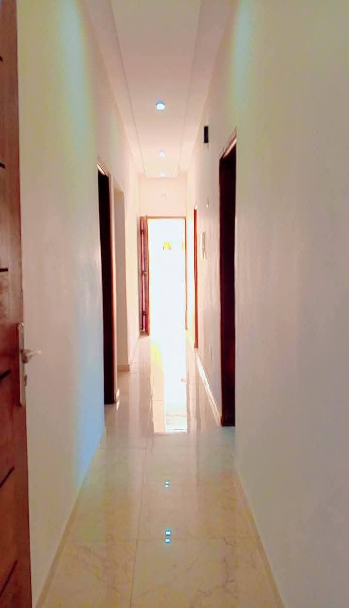 VILLA DUPLEX À VENDRE À AGOÈ – 6 CHAMBRES, 2 SALONS – 55 MILLIONS (FRAIS INCLUS)