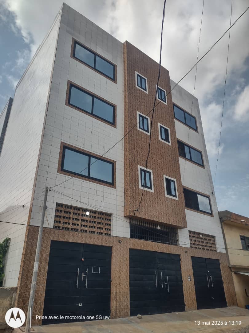 IMMEUBLE (R+3) À VENDRE À DEKON LOM-NAVA – 3 APPARTEMENTS