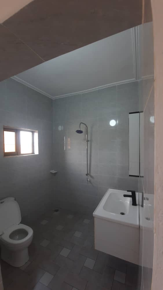 LOCATION LUXUEUSE VILLA À LOUER À ADIDOGOMÉ AMÉNOPÉ (13 CHAMBRES)