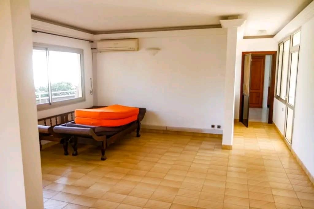 VILLA 12 PIÈCES À VENDRE À LOMÉ - TOTSI