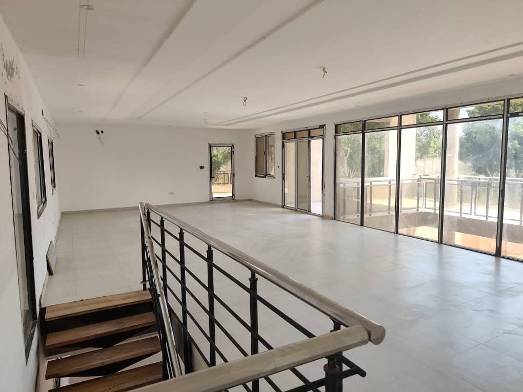 LOMÉ – CITÉ OUA – VILLA R+1 DE 10 PIÈCES À VENDRE