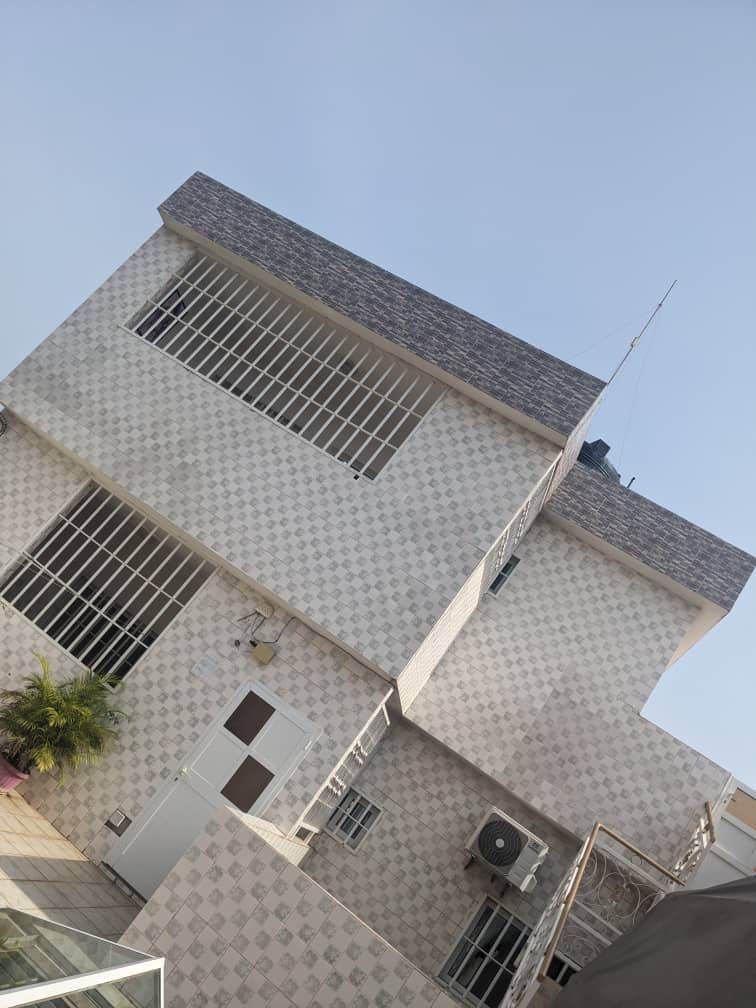 VILLA 8 PIÈCES À VENDRE À TOTSI AU BORD DES PAVÉS – R+2 | TITRE FONCIER