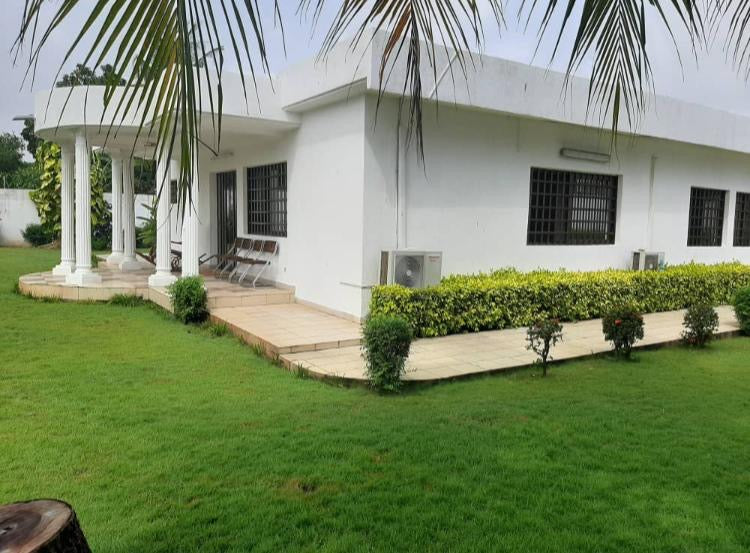UNE VILLA À VENDRE À LA CAISSE - 10 PIÈCES