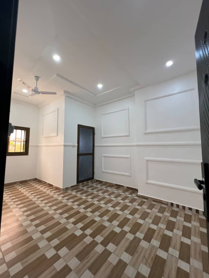 VILLA 6 PIÈCES À VENDRE À ZANGUÉRA KLÉMÉ – 300m²