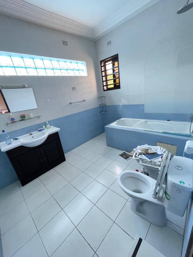 LOMÉ - CAISSE – VILLA 6 PIÈCES AVEC PISCINE À VENDRE