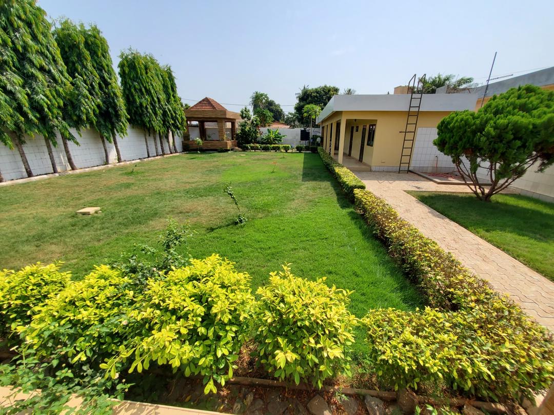 À LOUER – Villa Spacieuse à Hedzranawoé | 4 Chambres, Jardin, Garage, Dépendance | 700.000 FCFA/Mois