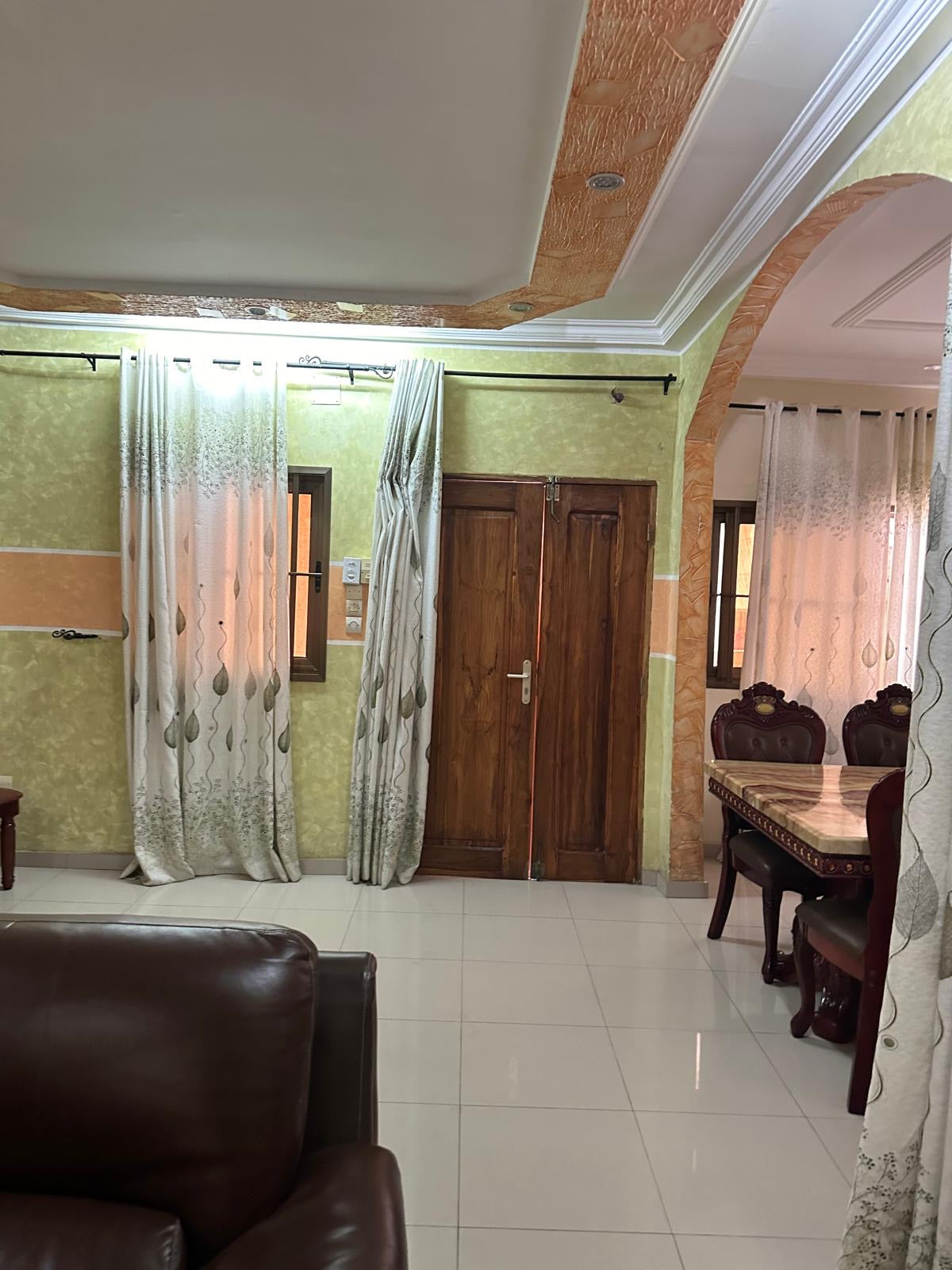 ADAMAVO – VILLA 15 PIÈCES À VENDRE