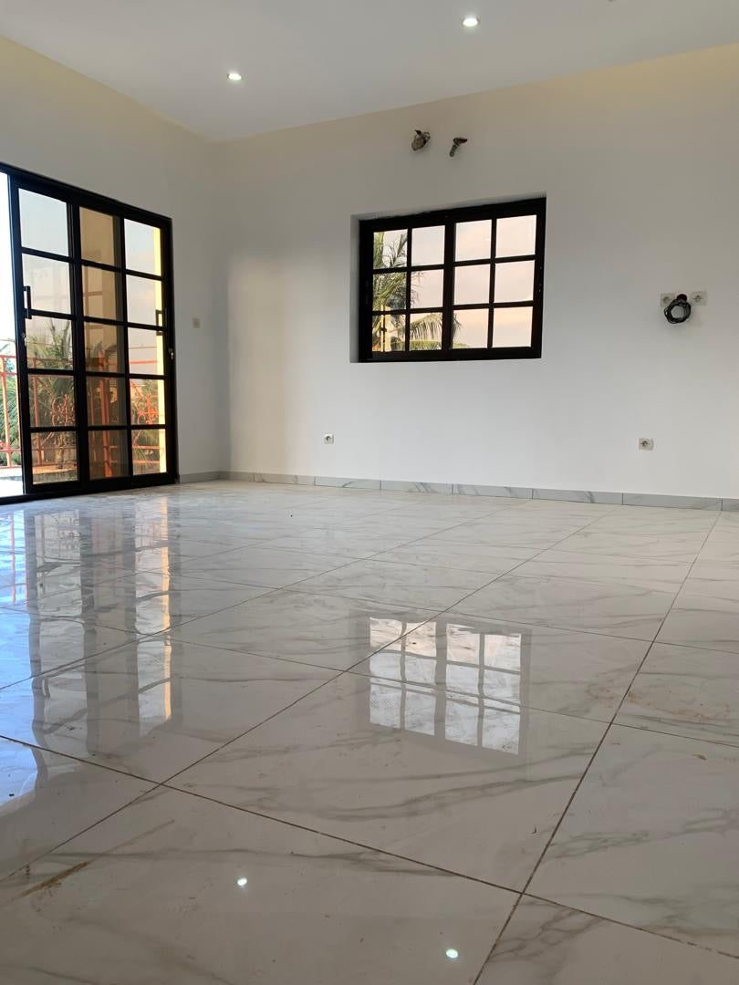 VILLA DUPLEX À VENDRE À SÉGBÉ – 10 PIÈCES