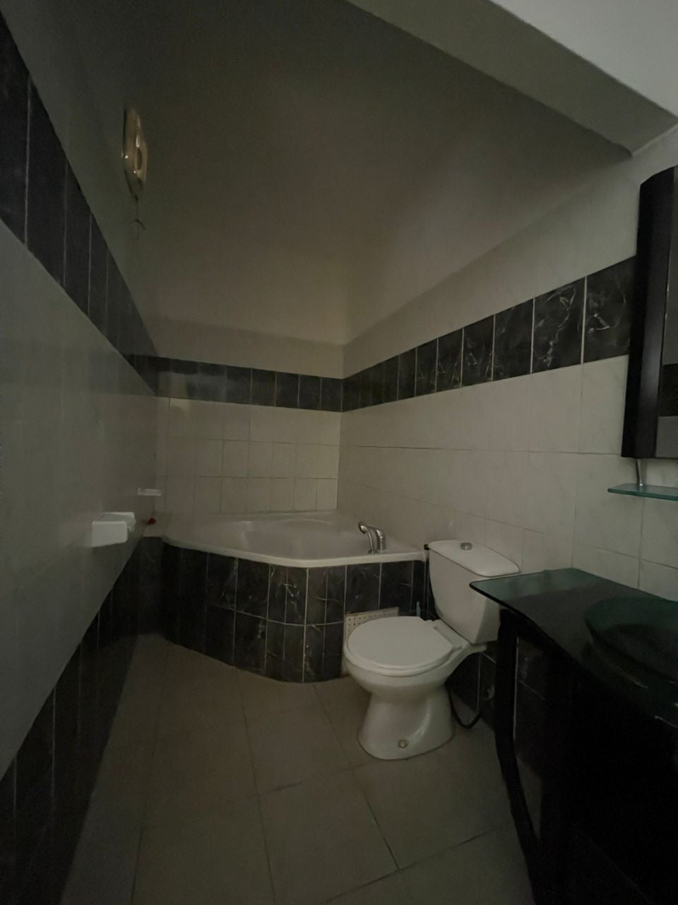 À LOUER – Villa 10 pièces avec piscine sur 900 m² à La Caisse (Résidence du Bénin) | 1.200.000 FCFA/mois