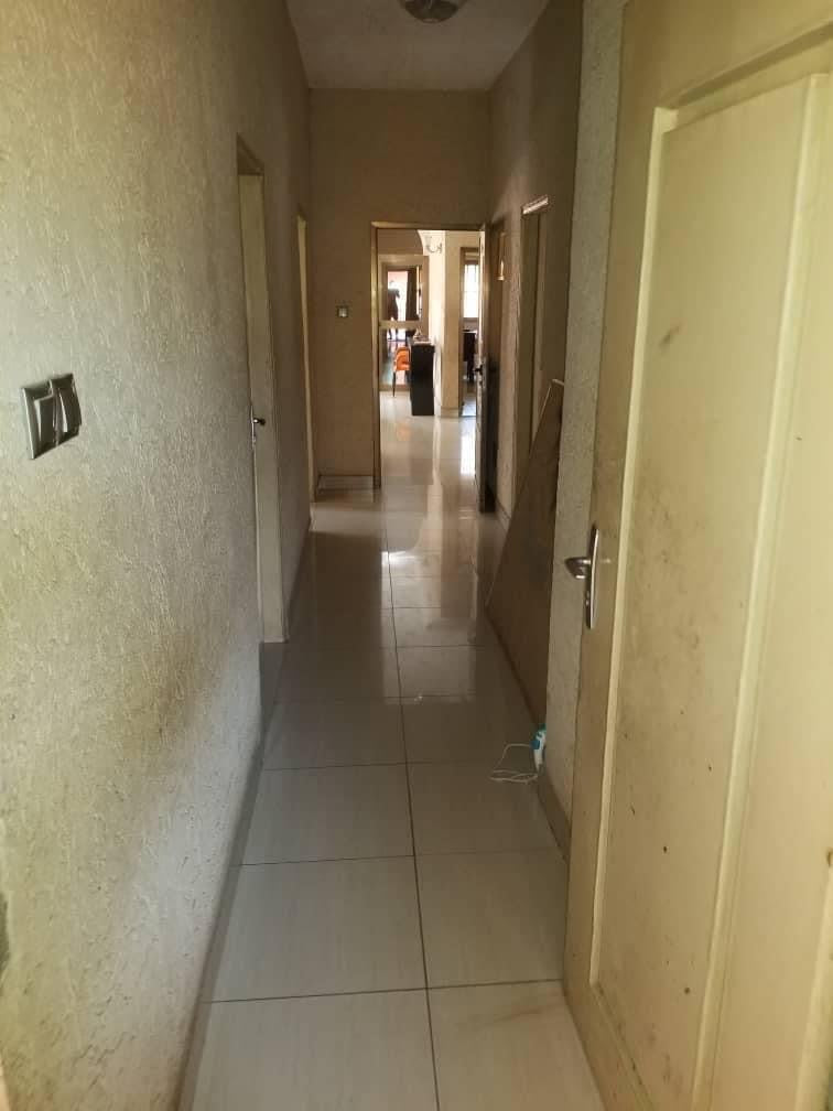 VILLA DUPLEX 8 PIÈCES À VENDRE À HEDZRANAWOÉ – 352 m² | TITRE FONCIER GLOBAL