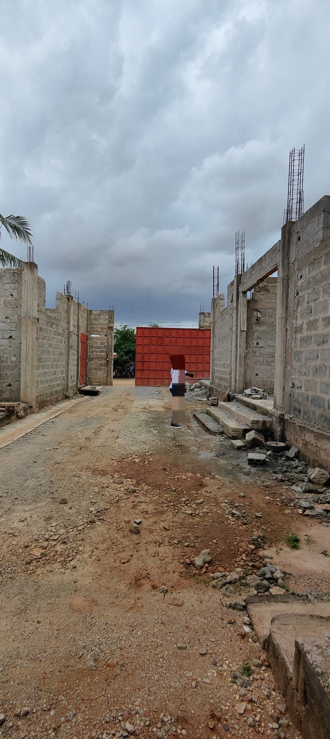 UN IMMEUBLE ET ENTREPÔT À VENDRE À AGOÈ VAKPOSSITO – CAMP GP