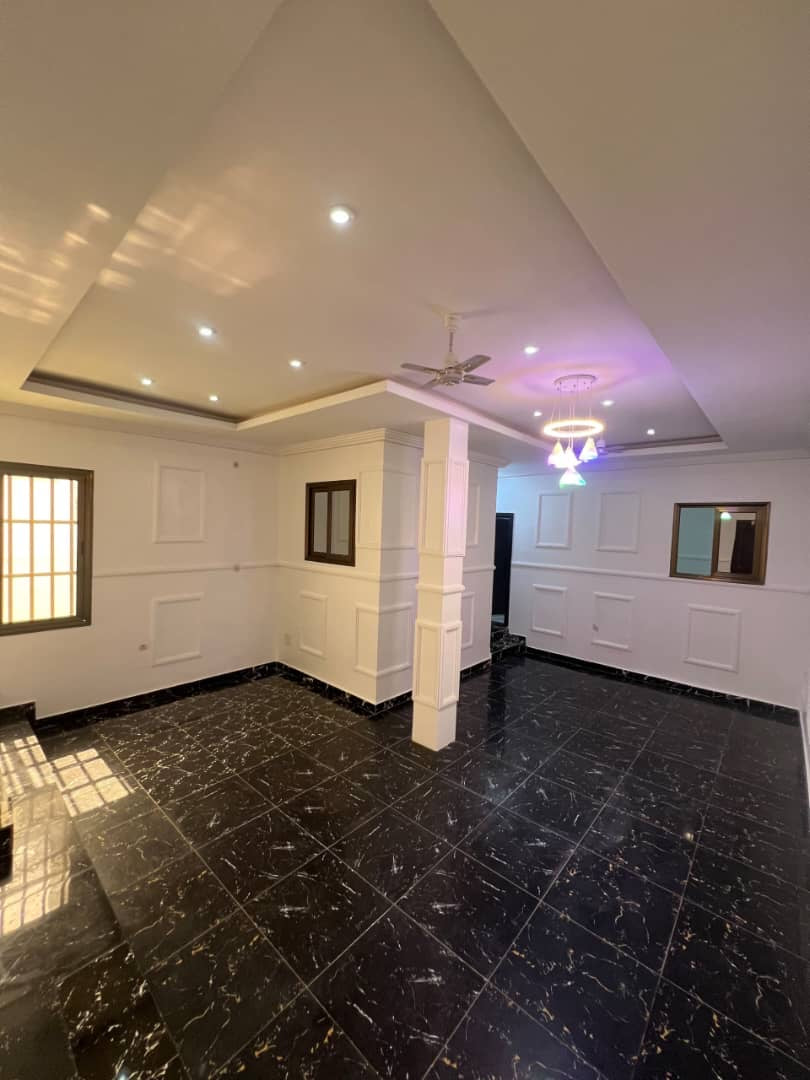 VILLA 6 PIÈCES À VENDRE À ZANGUÉRA KLÉMÉ – 300m²