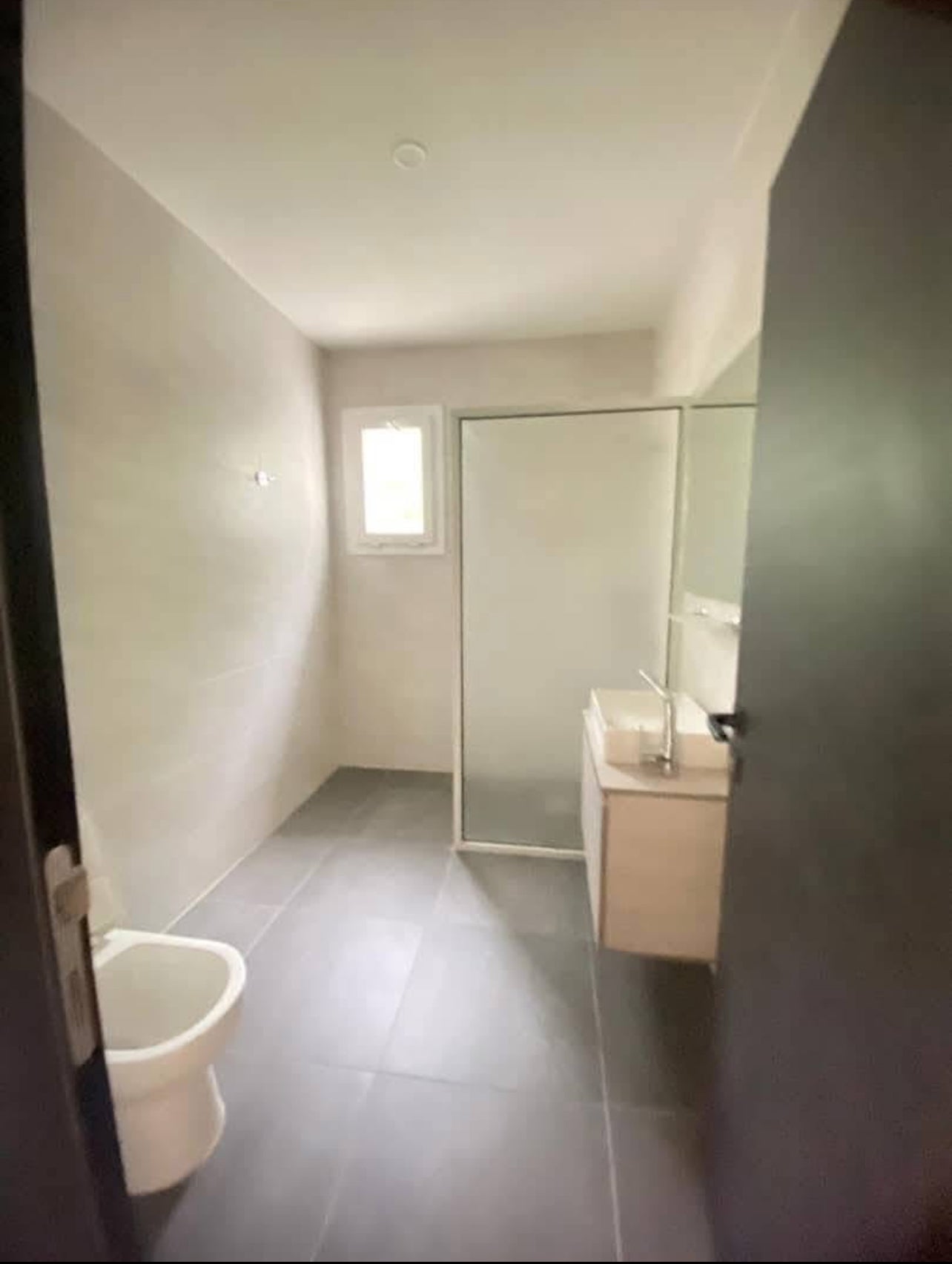 À LOUER – VILLA MEUBLÉE DUPLEX DE 5 PIÈCES À FOREVER – 900 000 F CFA/MOIS