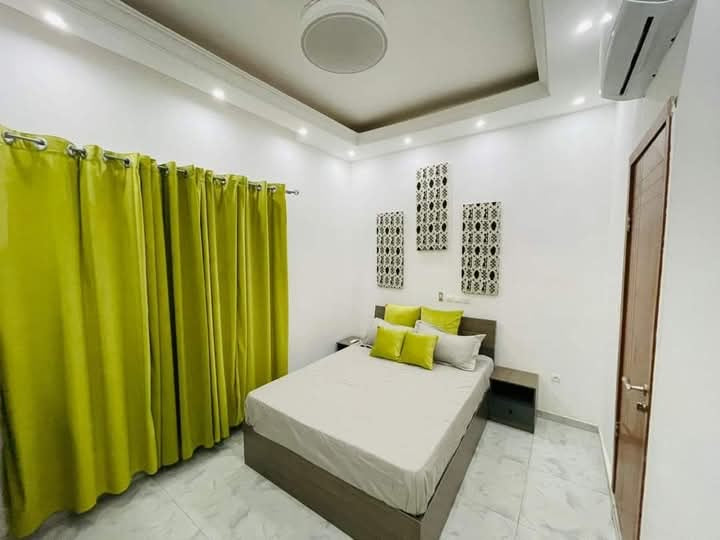 À LOUER – VILLA MEUBLÉE 5 PIÈCES (3 CHAMBRES, 2 SALONS) HAUT STANDING À AGOE RÉSERVE