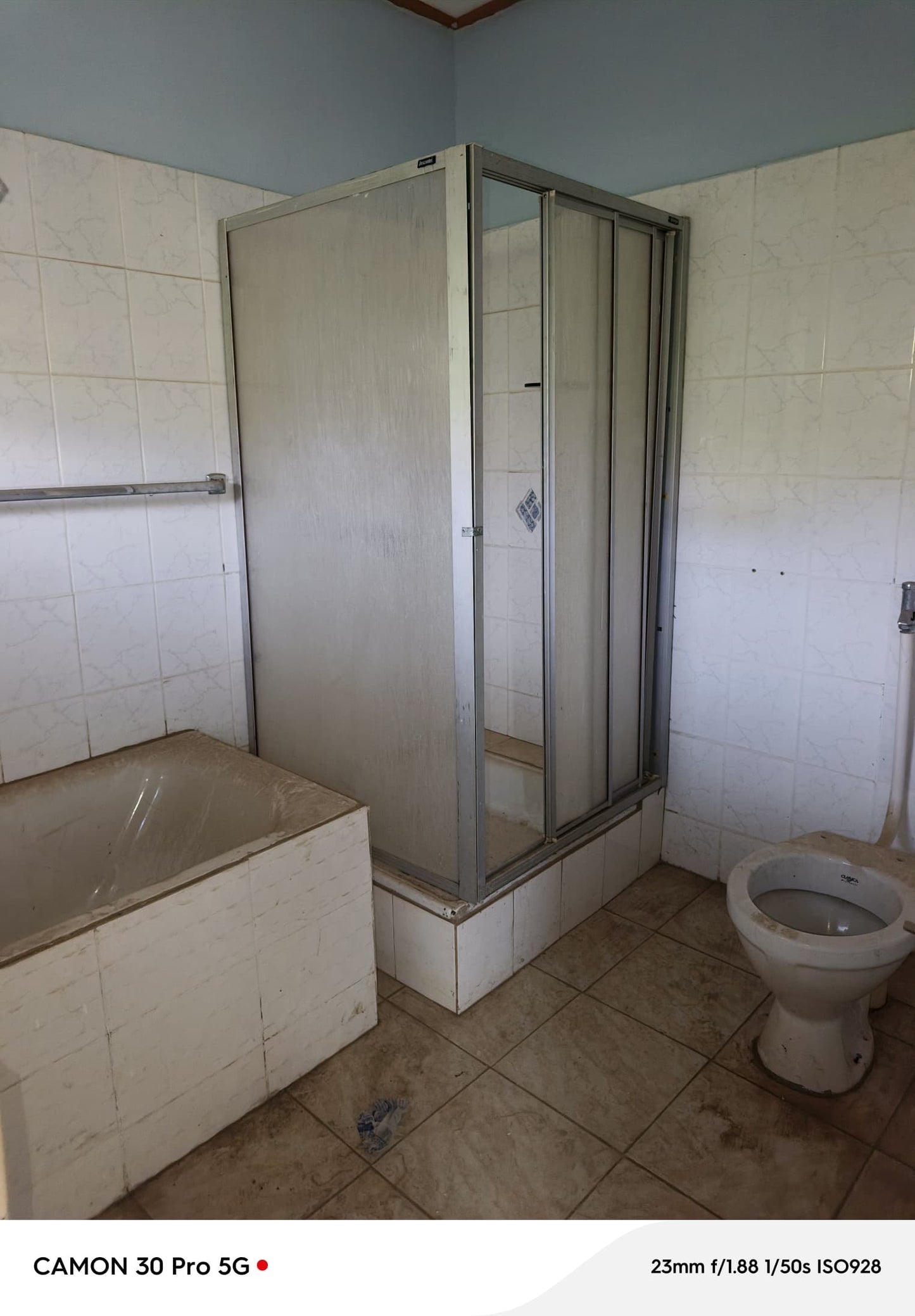 À VENDRE – RÉSIDENCE DUPLEX DE 25 PIÈCES SUR 2 LOTS À ADIDOGOMÉ SAGBADO – 450 MILLIONS FCFA (À DÉBATTRE)
