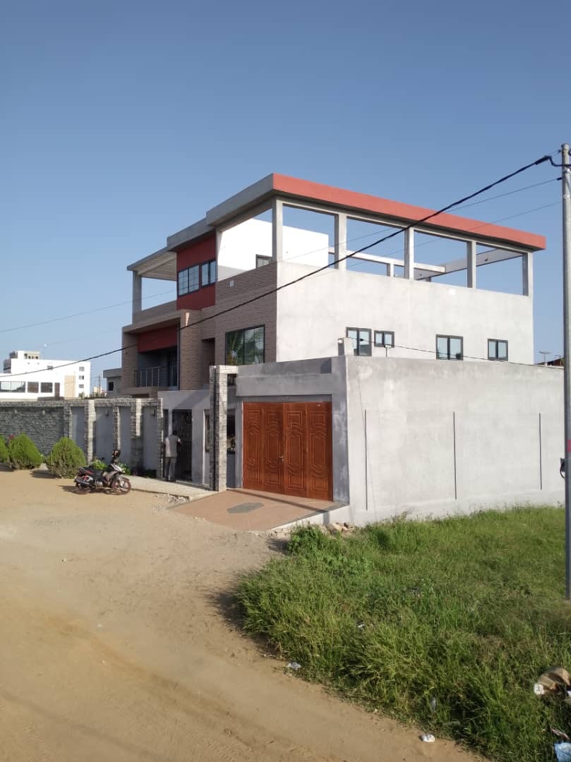 VILLA 9 PIÈCES À VENDRE À KPOGAN AGBETIKO – TITRE FONCIER