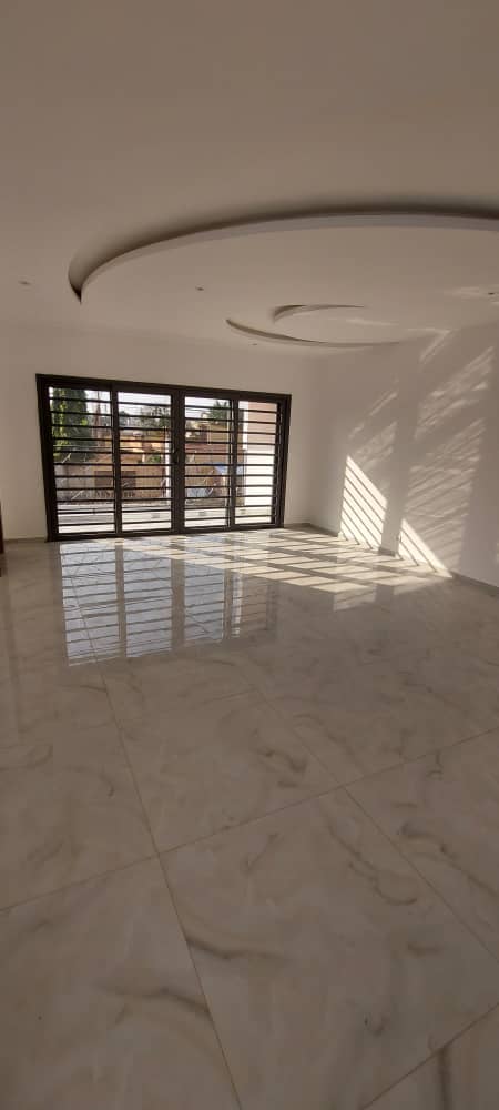 VILLA 5 PIÈCES DUPLEX AVEC JARDIN À LOUER À LOMÉ – KÉGUÉ | 900.000F