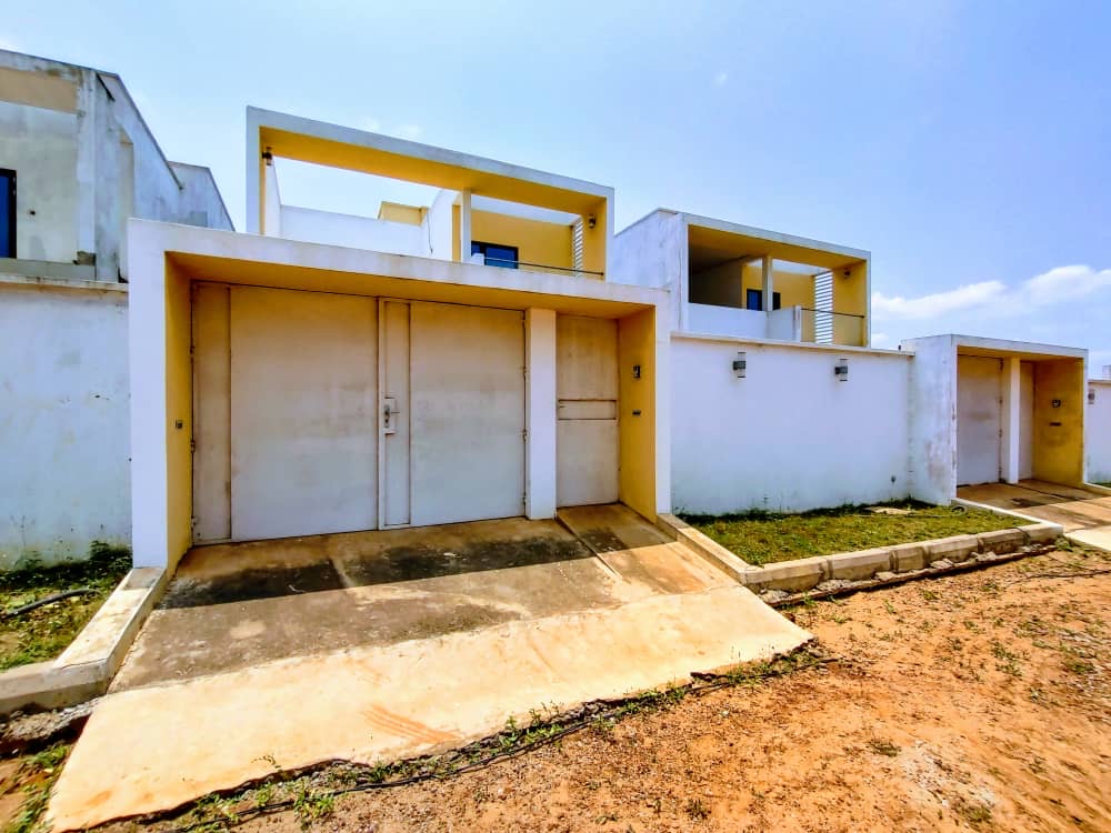 UNE VILLA À VENDRE À ADÉTIKOPÉ WELL CITY