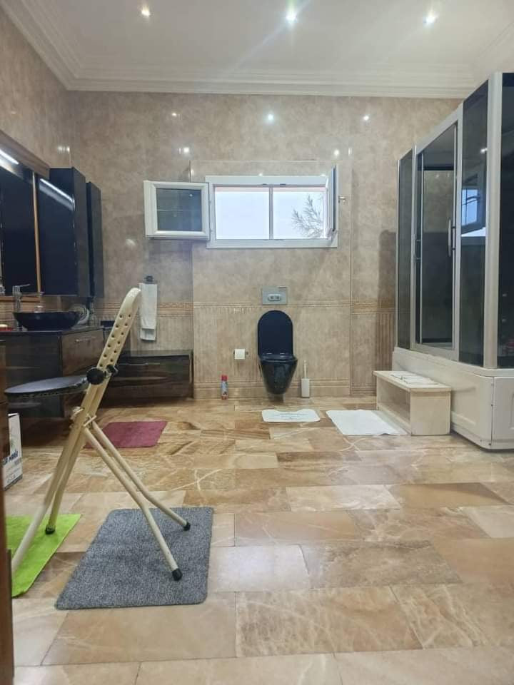 UNE VILLA PISCINE À VENDRE À BAGUIDA - 8 PIÈCES