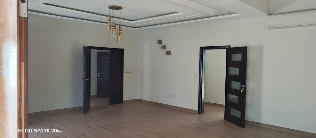 VILLA 10 PIÈCES À VENDRE À LOMÉ - BAGUIDA CÔTÉ PLAGE À 50M DU GOUDRON – 300 MILLIONS