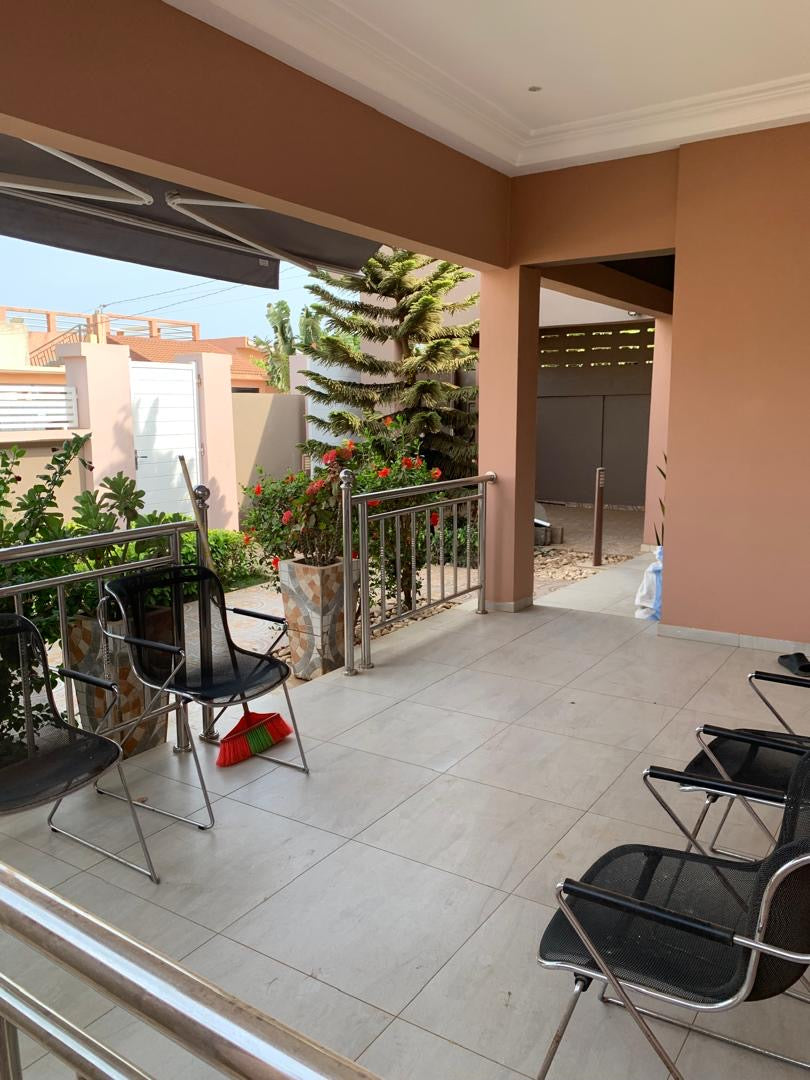 VILLA DE 2 CHAMBRES À VENDRE À LA CITÉ MOKPOKPO, ADIDOGOMÉ – DEMI LOT ANGLE RUE