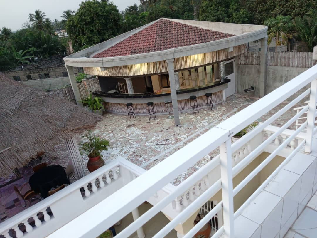 RÉSIDENCE 17 CHAMBRES À VENDRE À BAGUIDA – DEVEGO | TITRE FONCIER