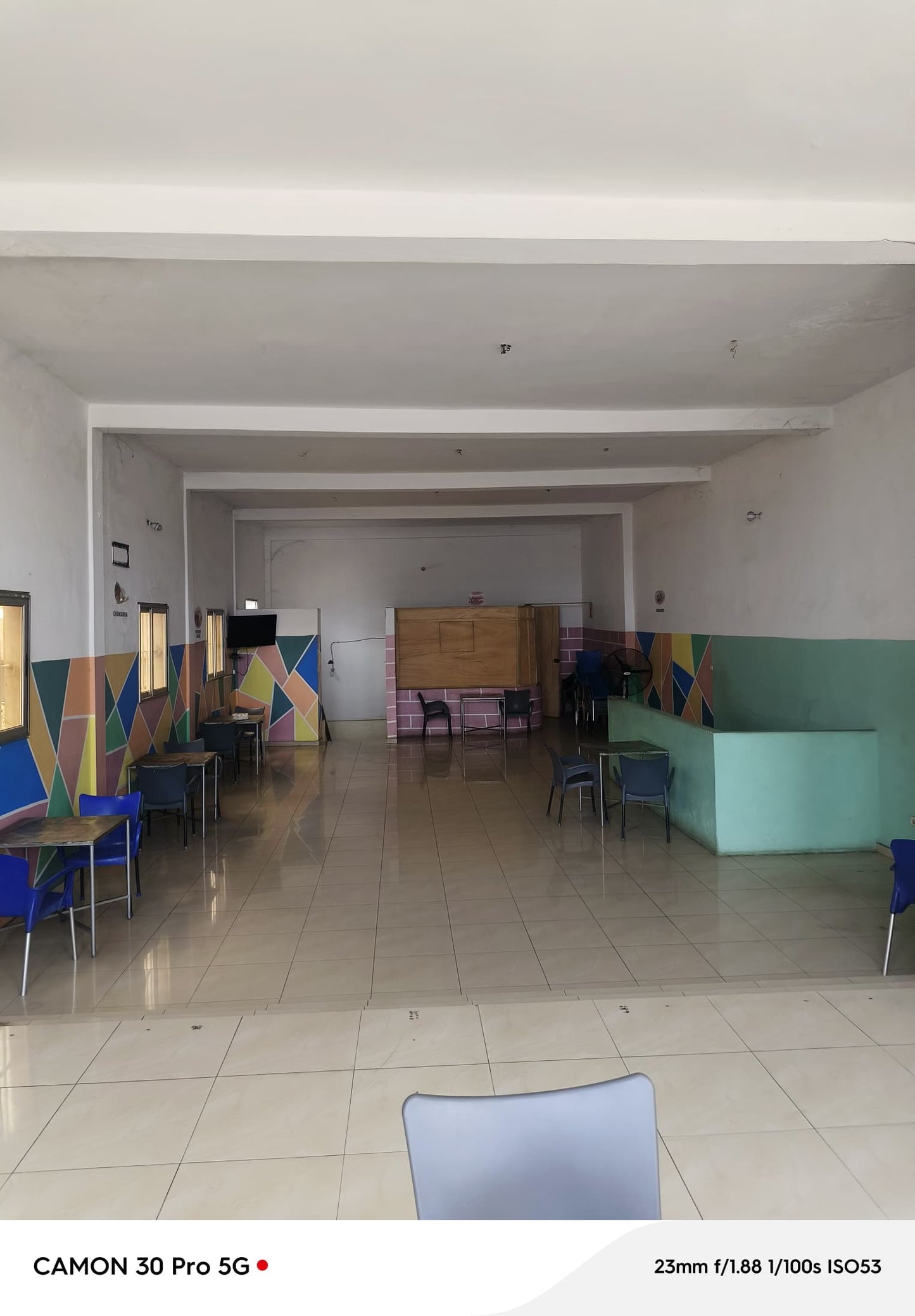 À VENDRE – IMMEUBLE POLYVALENT DE 27 PIÈCES À BÈ KPOTA EN BORDURE DE ROUTE – 353M² – 300 MILLIONS FCFA