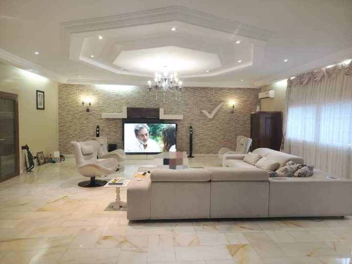 UNE VILLA PISCINE À VENDRE À BAGUIDA - 8 PIÈCES