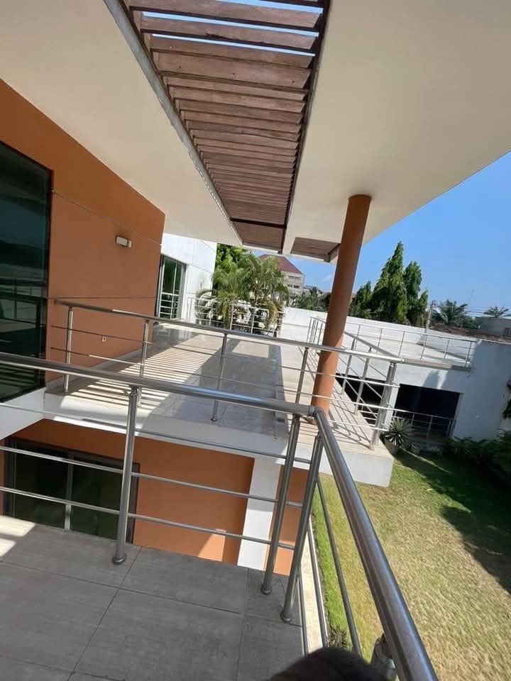 VILLA DE PRESTIGE À VENDRE À ADÉWUI – LOMÉ | MARBRE ITALIEN & TITRE FONCIER
